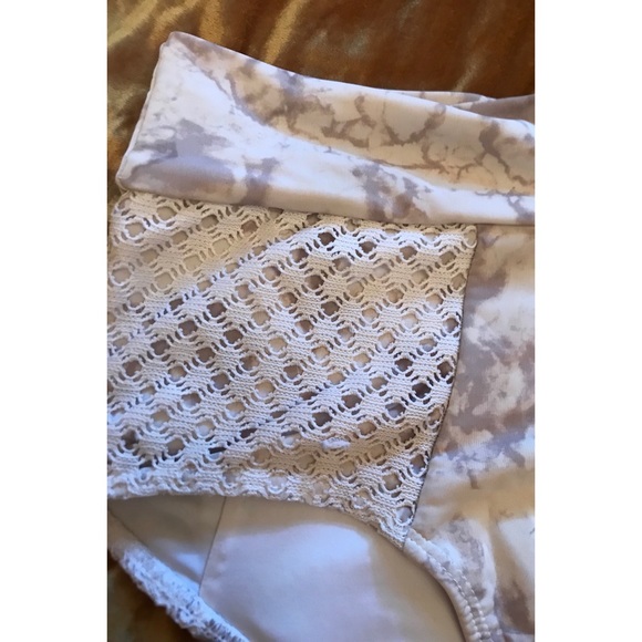 Lisa Maree x Urban Outfitters High-Waisted Crochet Bikini, Size Medium - Picture 11 of 17